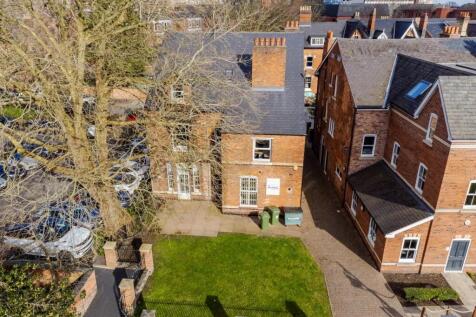 9 Greenfield Crescent