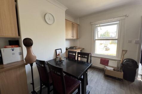 Warwick Road, Clacton-on-Sea photo 3