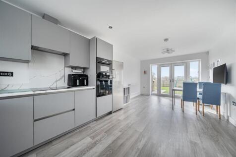 10 Foxglove Drive, Swinford