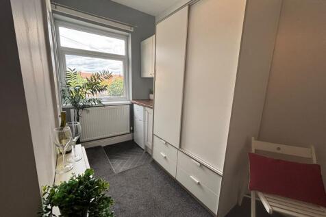1-bed house on Coporation Street, Stafford, ST16 3LQ, £495/mo