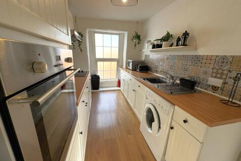 Queens Square, Cullompton photo 3