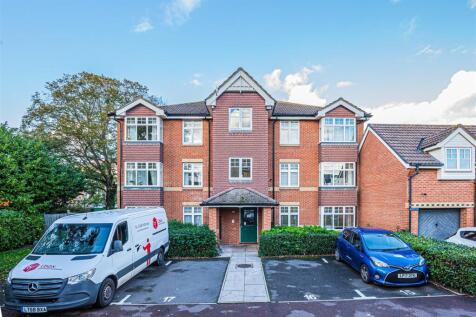 Hounslow, TW4 - property photo