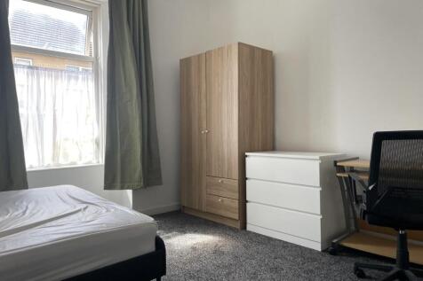 73 clifton bedroom.jpg