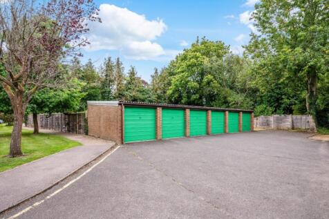 HEATHSIDE COURT, FLAT (12).jpg