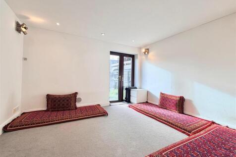 WhatsApp Image 2025-10-27 at 16.46.31_04504c52.jpg