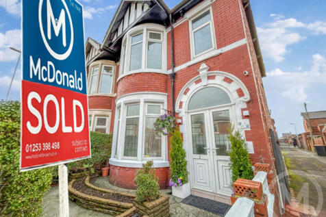 Blackpool, FY3 - property photo