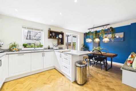 Kitchen / Dining