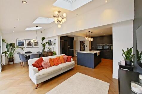 Sitting/Dining Room