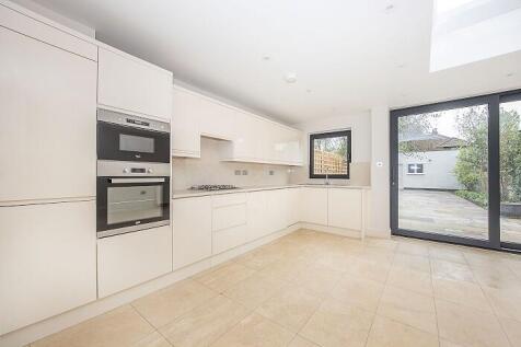 3-bed terraced on Sheendale Road, Richmond TW9, £3,850/mo