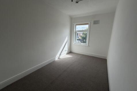Back bedroom 