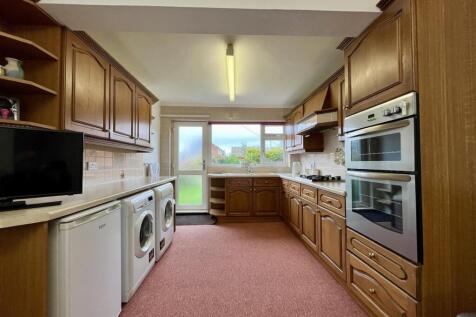 Kitchen Area.jpg