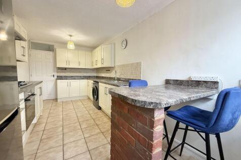Kitchen With Breakfast Bar