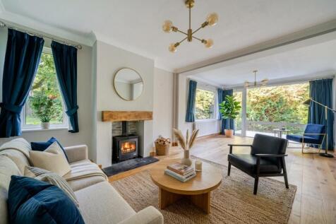 Sitting room furnished 1.jpeg