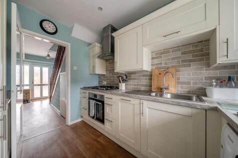 Kitchen (2).JPG