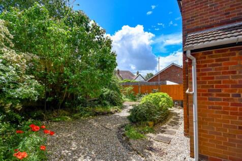 15 Langley Gardens-15.jpg