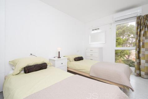 Penthouse in Gotmar with 3 Bedrooms and Sea View