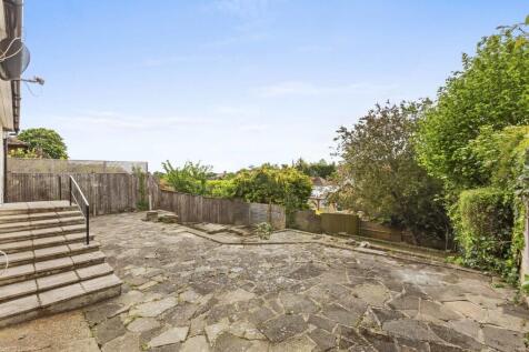 4 Sycamore Close,...