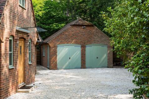 DOUBLE GARAGE