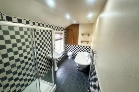 Bathroom 2.jpg