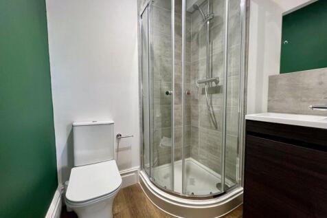 STUDIO ENSUITE ROOM, Ocean Road, South Shields photo 5