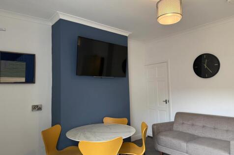 West End // Student House // Bills Inc // Sep 2027 photo 5