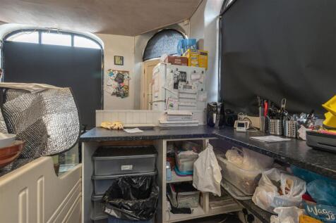 20 - 64 Huddersfield Road HX5 9AA.jpg