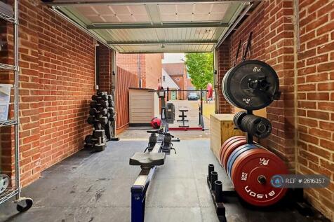 Garage / Gym