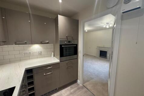 Kitchen 2.jpg
