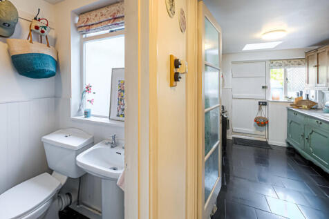 5 Arun Street    ...