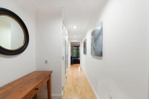 Discovery Dock Apartments East, 3 South Quay Square, Docklands, London, E14 photo 4