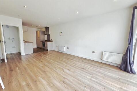 LIVING / DINING ROOM (pic 2)