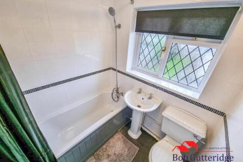 FIRST FLOOR FULLY TILED BATHROOM