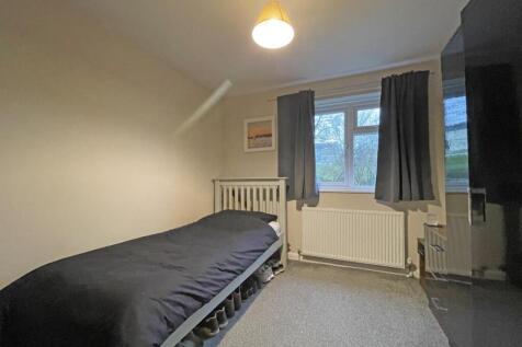 Mosses Court 6 - Bedroom...jpg