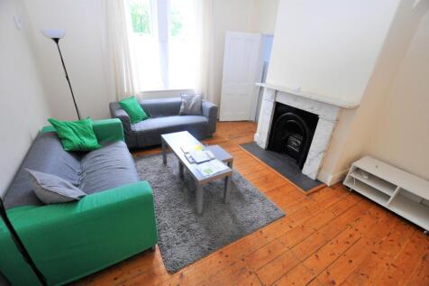 4-bed flat on West Jesmond Avenue, Newcastle Upon Tyne, £2,427/mo