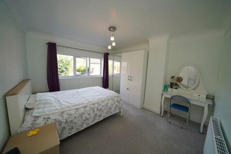 Garden facing bed...