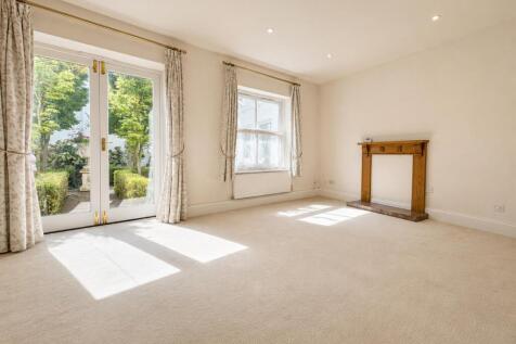 Sitting/Dining Room