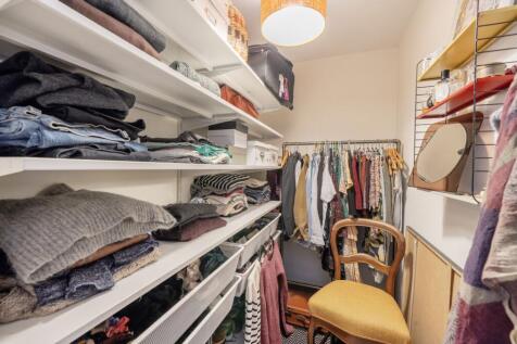 Walk-in wardrobe / room