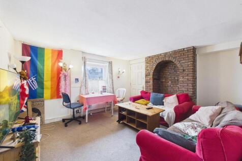 2 - Georgian Townhouse for Auction, Redcliffe, Bri