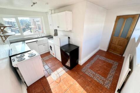 Wellington Grove, Shaw Heath, Stockport photo 5