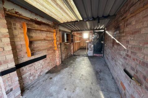 Garage/Workshop