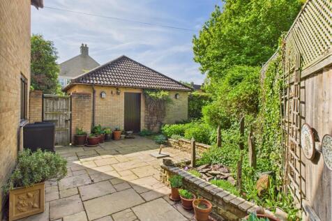 CAM02519G0-PR0268-STILL001