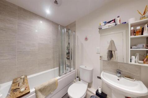 Oliver Road, 21 bathroom