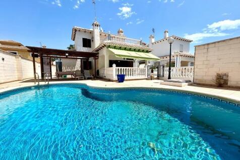 La Zenia 4 bed detached villa with pool &amp; 400m to the beaches