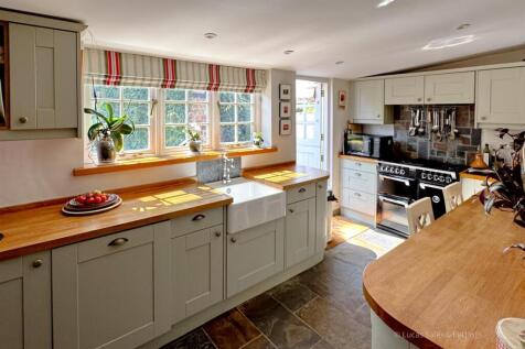 14 Church St Isham-13.jpg