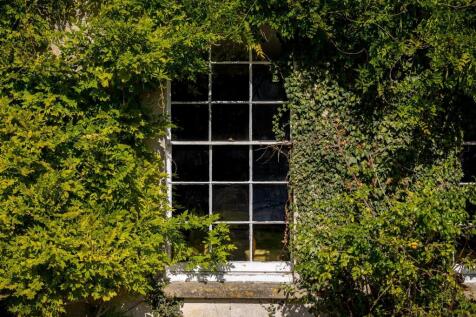 32 - Oakley House - GL5 5PQ - Web.jpg