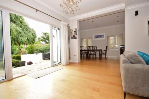 High Road, Loughton, Essex, IG10 photo 4