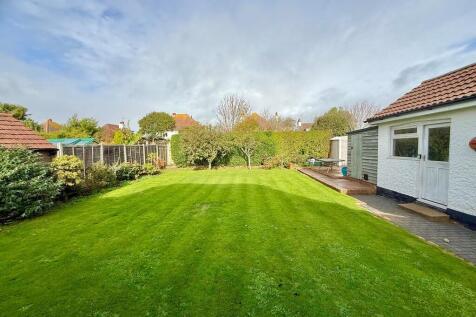 12 Knightscroft A...