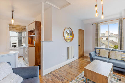 3 Open Plan Living
