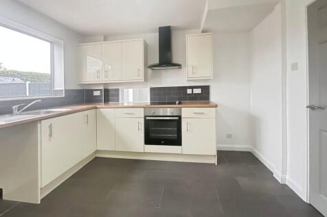 3-bed semi-detached on Regent Avenue, Lincoln, £1,100/mo