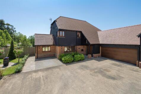 Chestfield Farm Court, The Drove, Chestfield, Whit